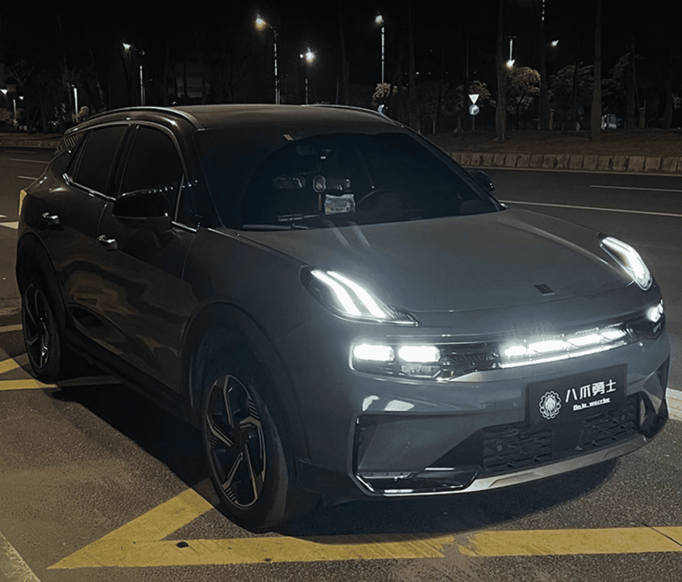 Xevaban.com ở 214 Giải Phóng là đơn vị chuyên cung cấp phụ kiện oto, đồ chơi oto, phụ kiện lynkco 06, đồ chơi lynkco 06, xevaban, 214 giải phóng, đèn pha trợ sáng lynk & co 06, độ đèn pha lynk & co 06, đèn pha siêu sáng lynk & co 06.